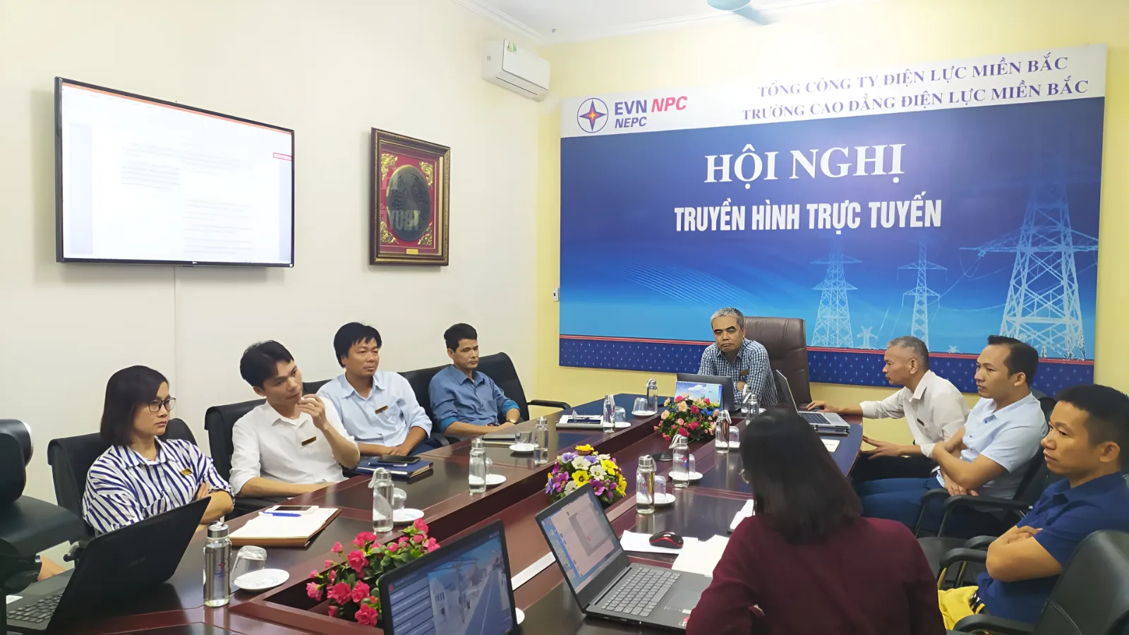 Đồng hành cùng đội ngũ giảng viên và cán bộ nhà trường ứng dụng công nghệ số vào giảng dạy, quản lý và đào tạo, sẵn sàng cho thế hệ nhân lực ngành điện mới.